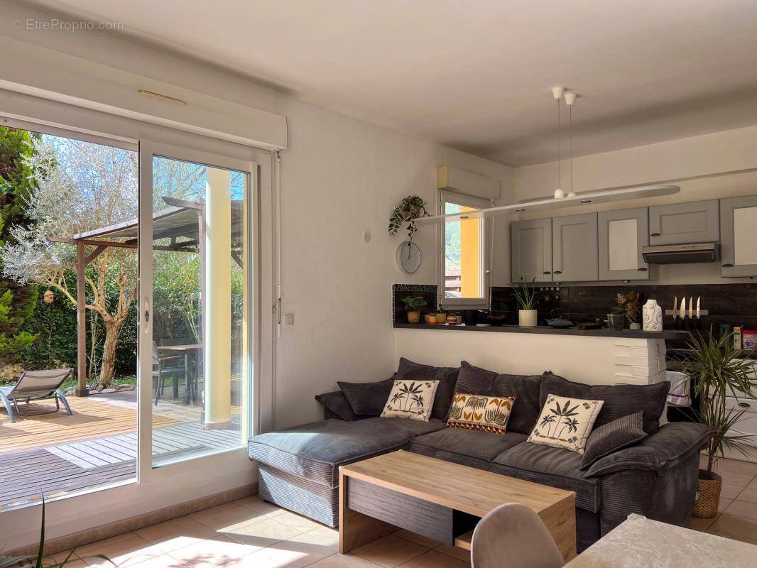 Appartement à PEILLE