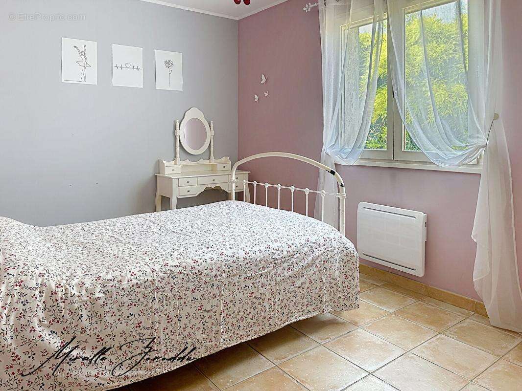 Maison à JONQUIERES-SAINT-VINCENT