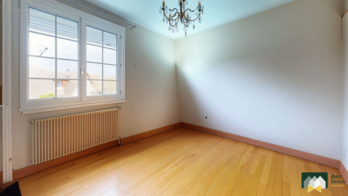 Chambre / bureau rdc - Maison à LEVES