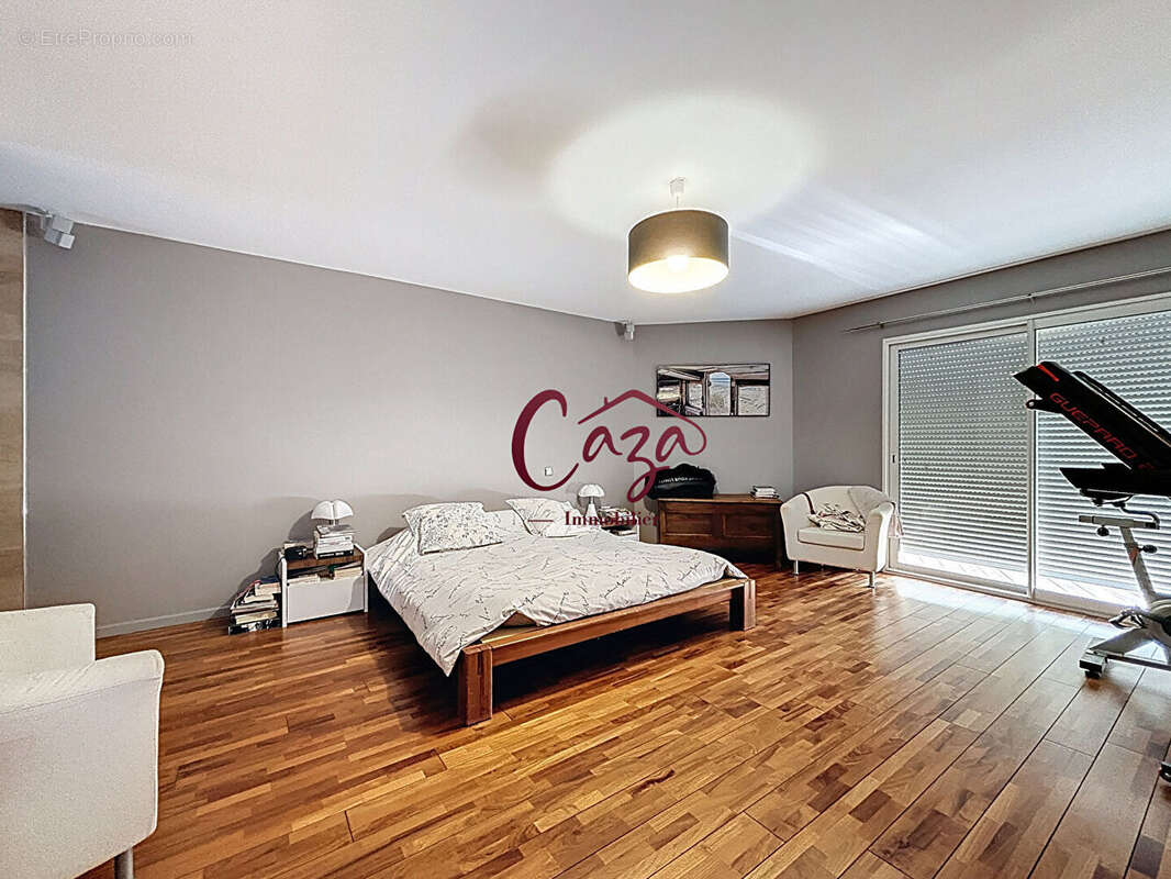 Maison à FARGUES-SAINT-HILAIRE