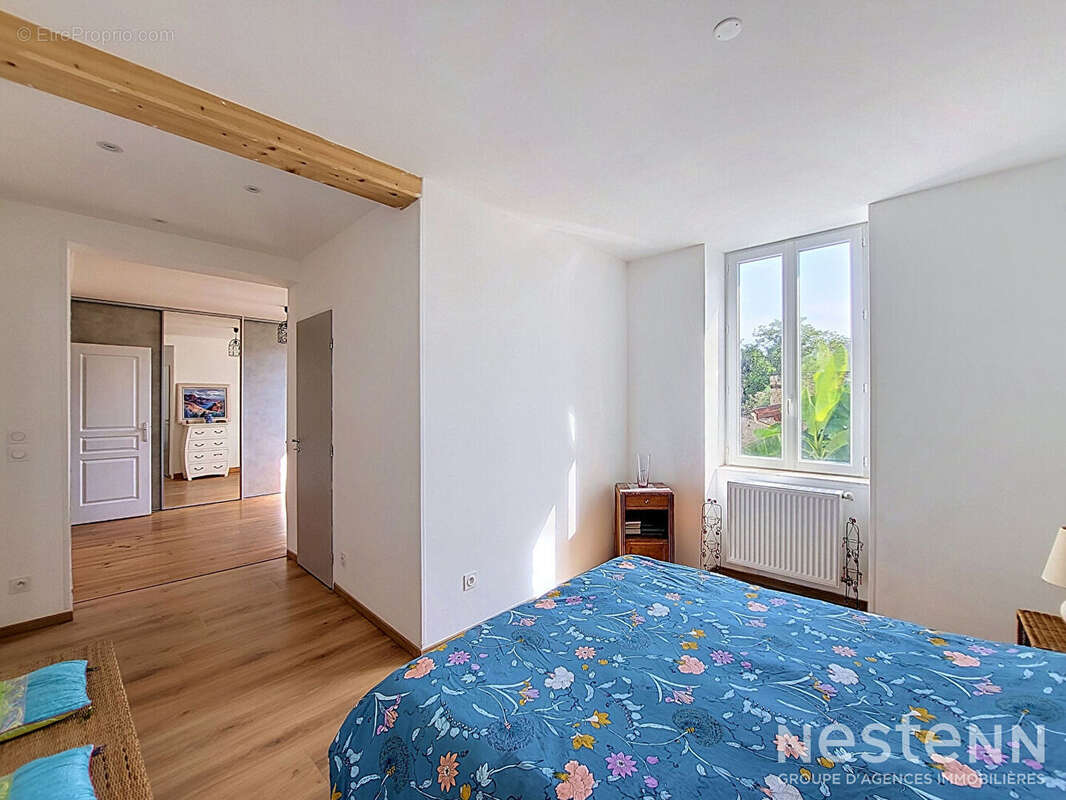 A Vendre Maison de ville en pierre rénovée avec cour intérieure et piscine au centre-ville de Condom - photo 14