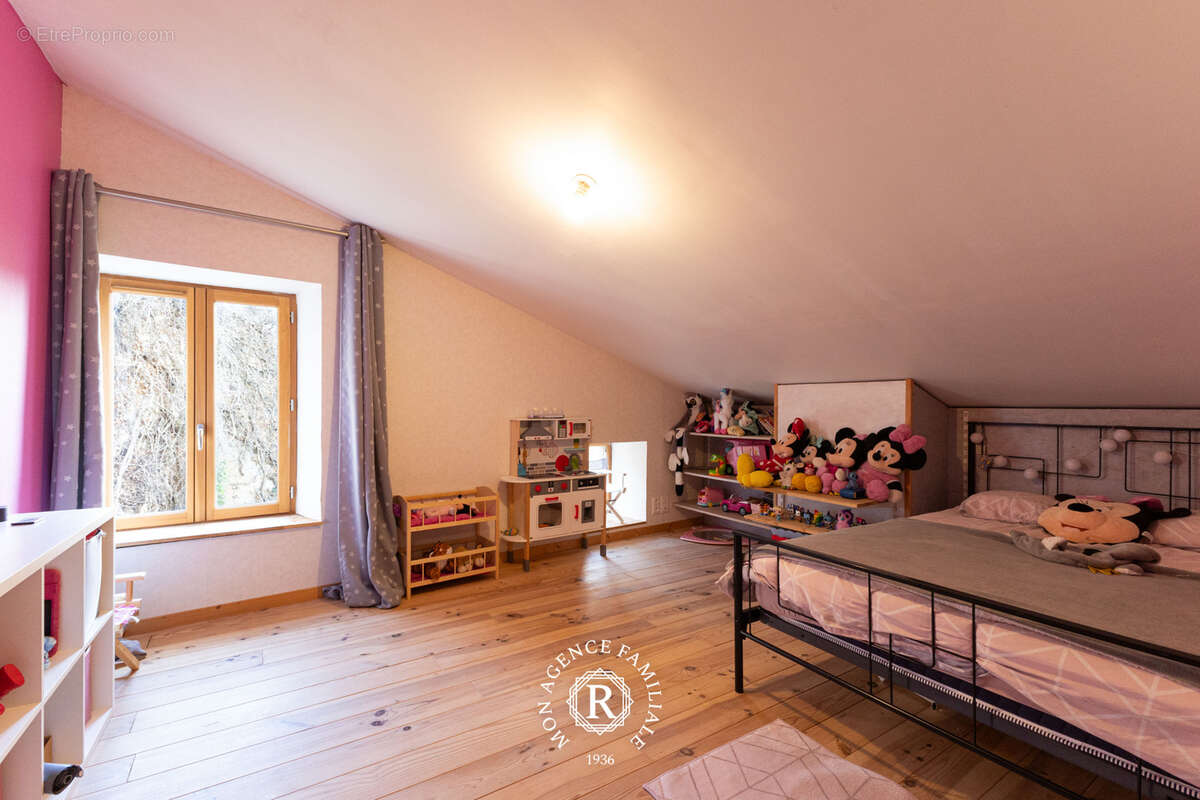 Maison à VIC-LE-COMTE