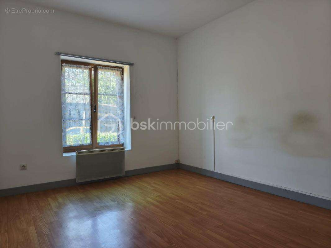 Maison en pierre de plain-pied avec dépendances - photo 5