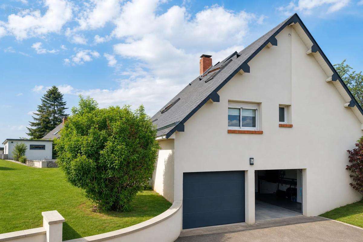 Maison à MONTMAIN
