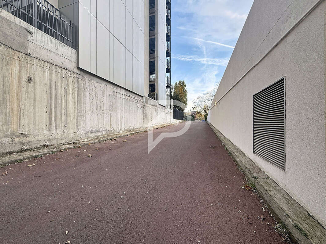 Parking à COURBEVOIE