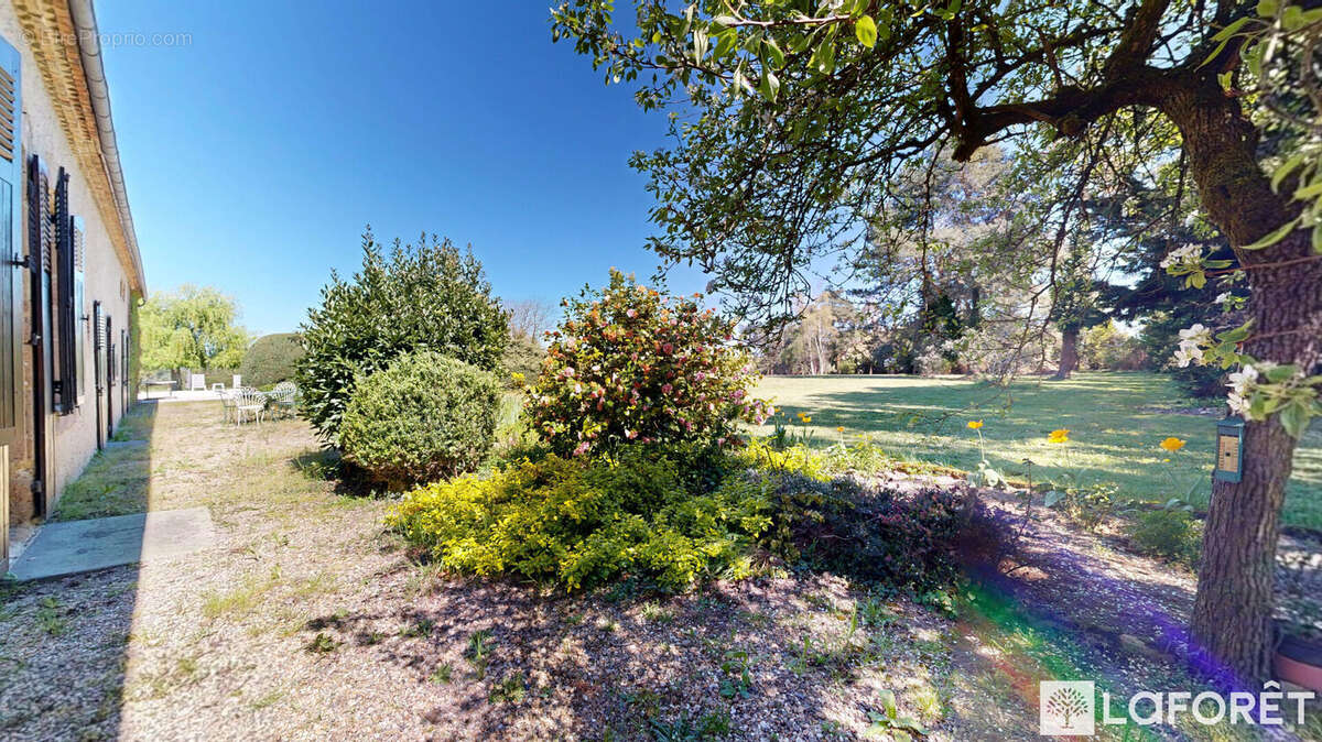 Maison à GENNETINES