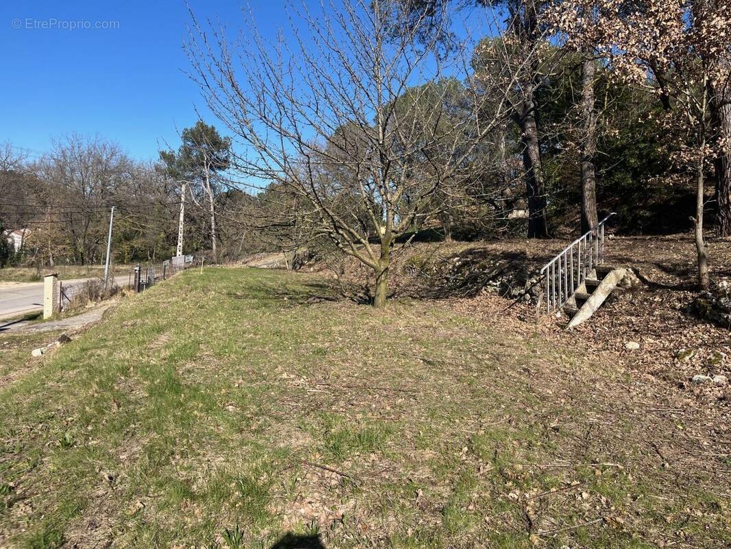 Terrain à LA ROQUE-D'ANTHERON