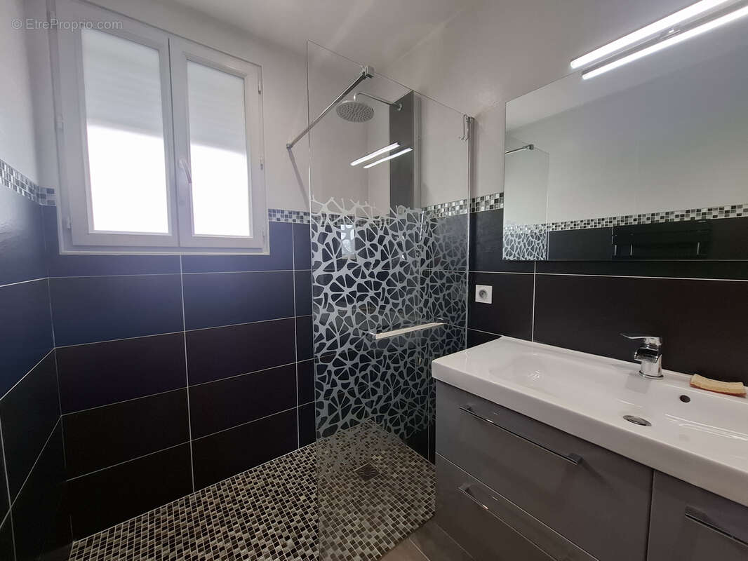 Maison à SAINT-ETIENNE-DE-MER-MORTE