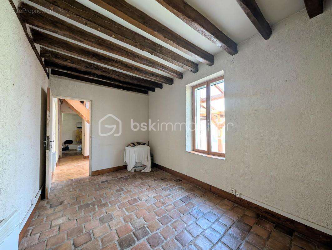 Charme & Authenticité : Magnifique Longère de 184 m² sur 880 m² de terrain - photo 11