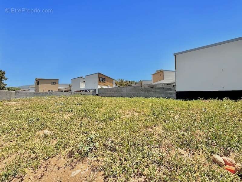 Terrain à SAINT-LOUIS