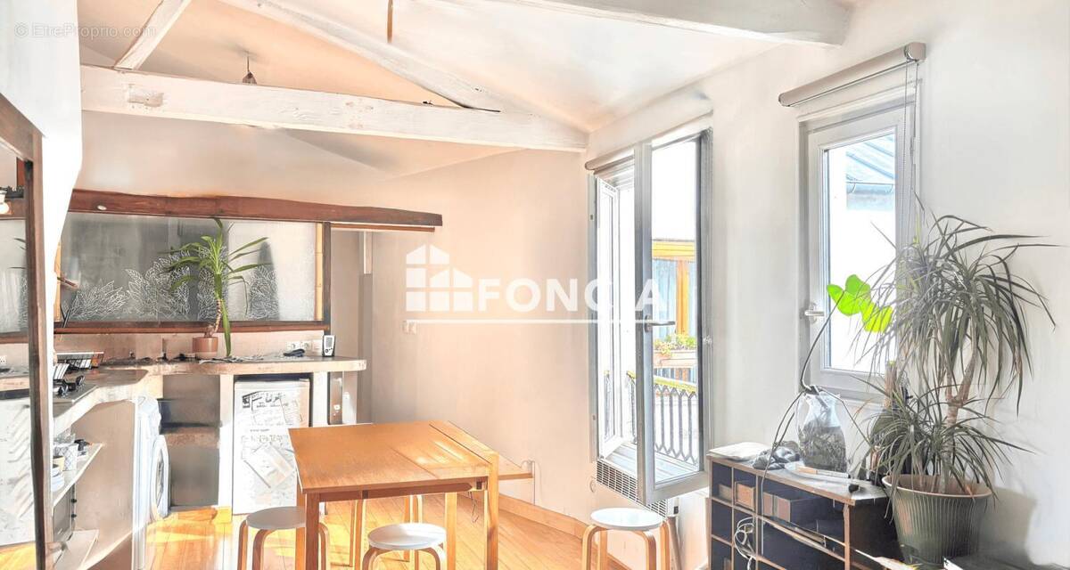 Appartement à PARIS-3E