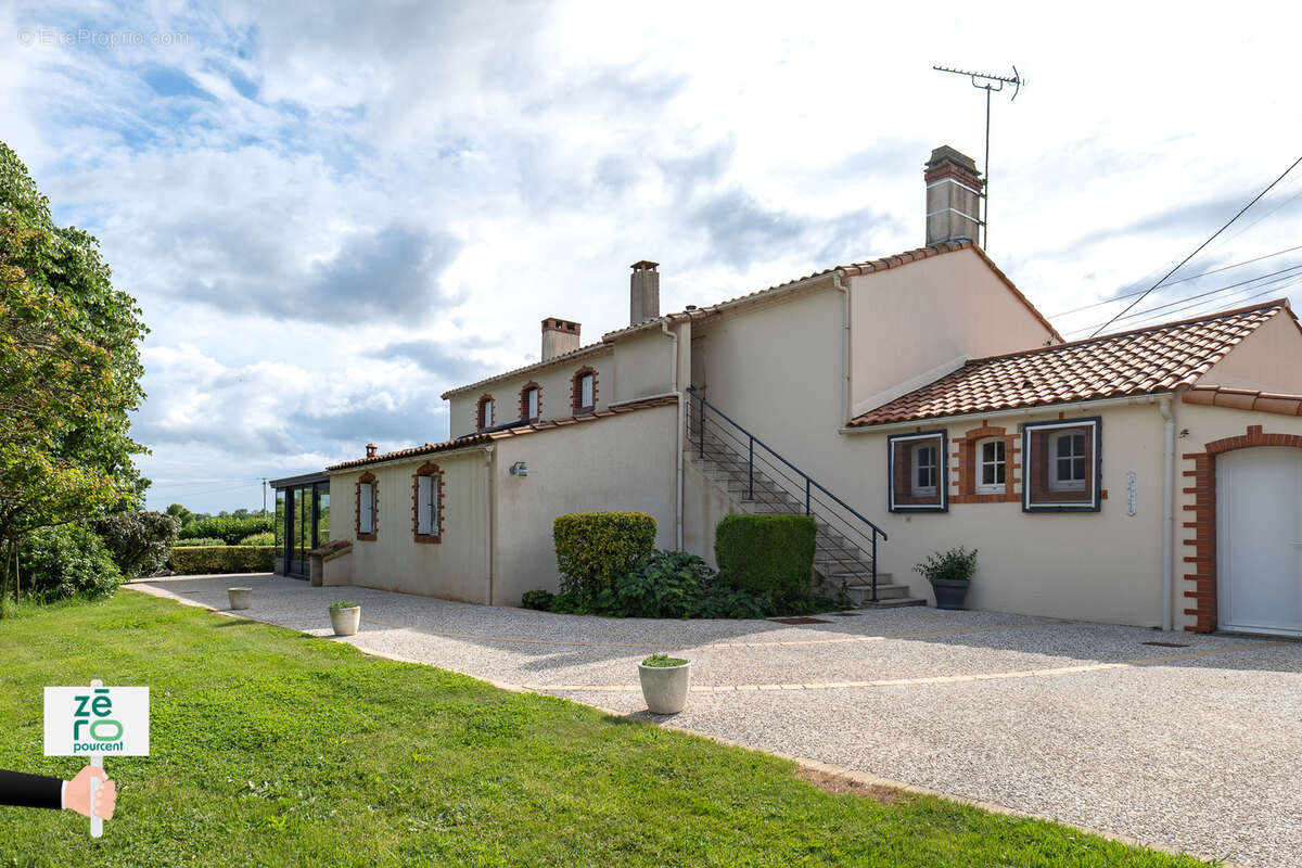Maison à MOUTIERS-LES-MAUXFAITS