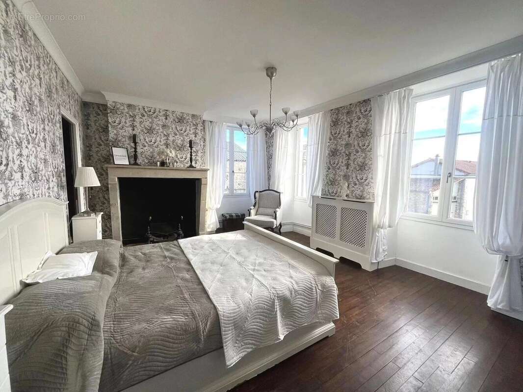 Maison à VILLEFAGNAN