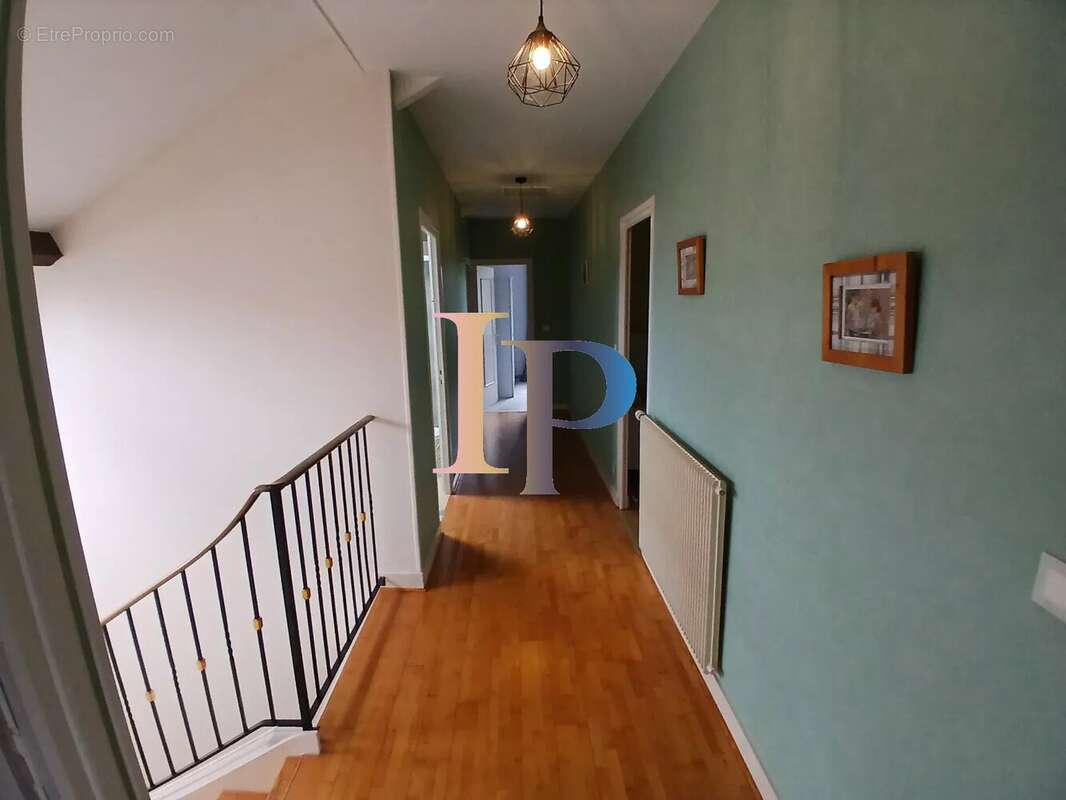 Maison 210 m² à Charlieu  - photo 16