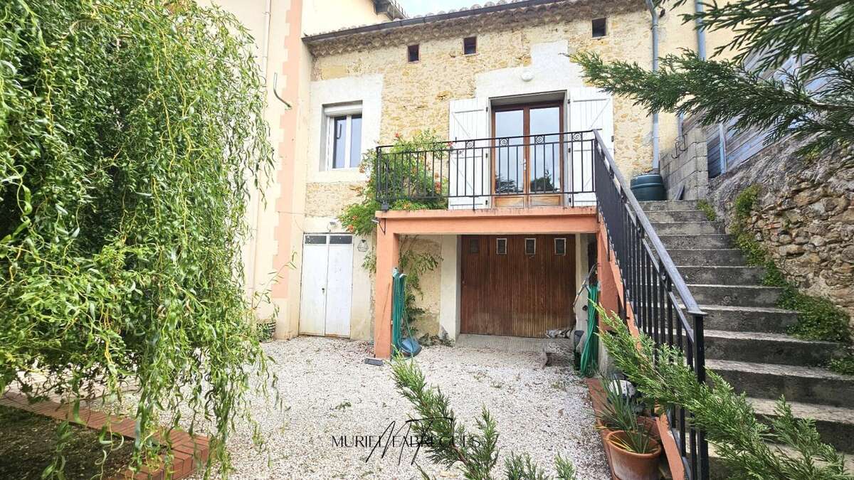 Maison de maître de 315 m2 avec  grandes dépendances, piscine chauffée, grand parc  de 3500 m2 - photo 4