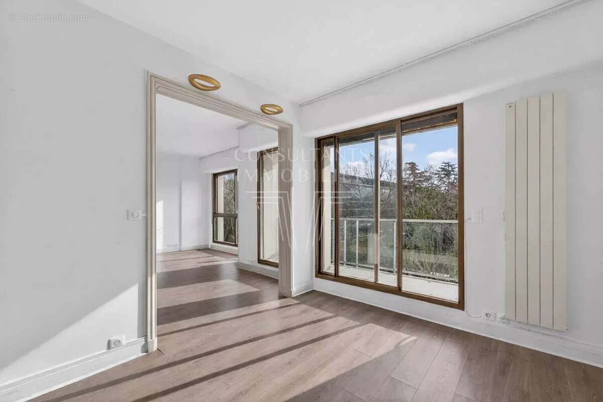 Appartement à NEUILLY-SUR-SEINE