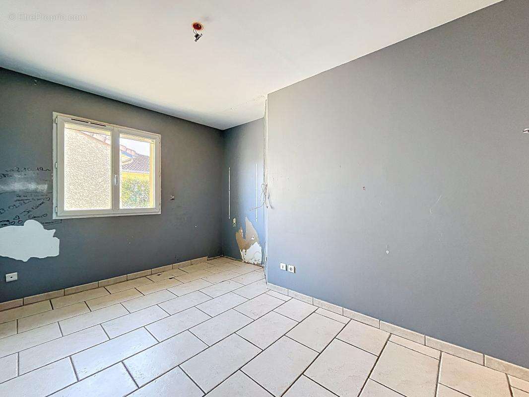 Maison à SAINT-DONAT-SUR-L'HERBASSE