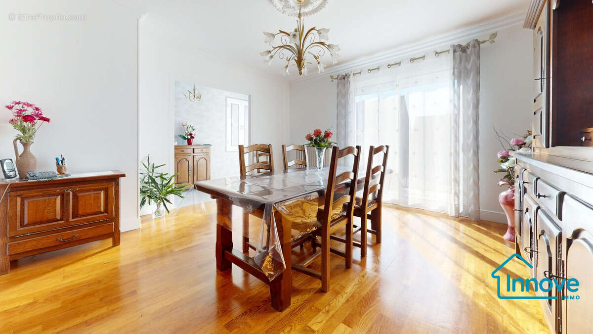 Maison à LES CLAYES-SOUS-BOIS