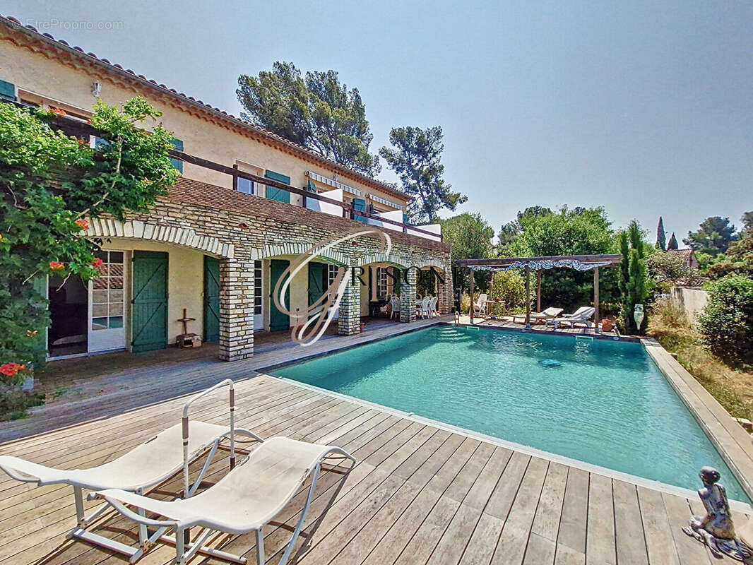Villa de caractère de 240 m² à Sanary sur mer - photo 15