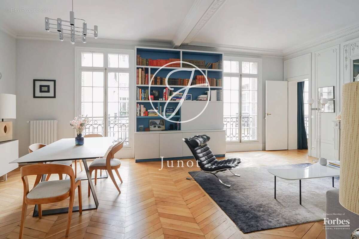 Appartement à PARIS-17E