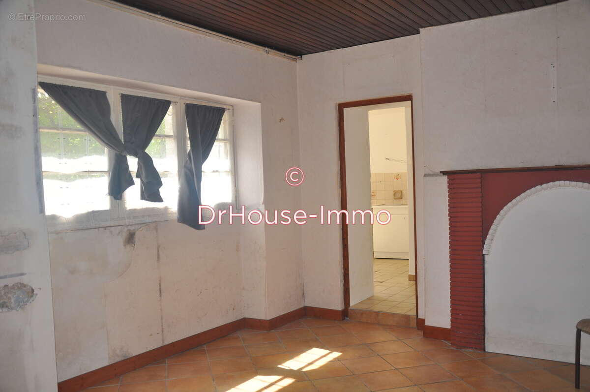 Maison à LA TOUR-BLANCHE