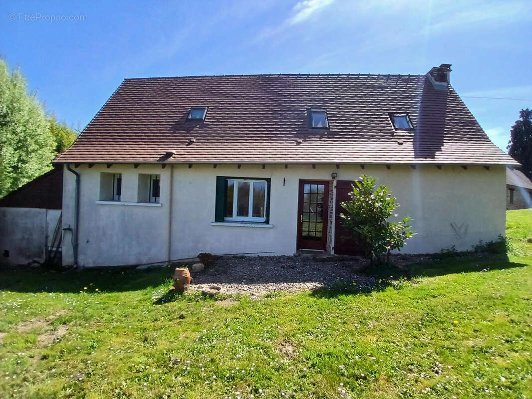 20250411_151700 - Maison à SAINT-PRIEST-LES-FOUGERES