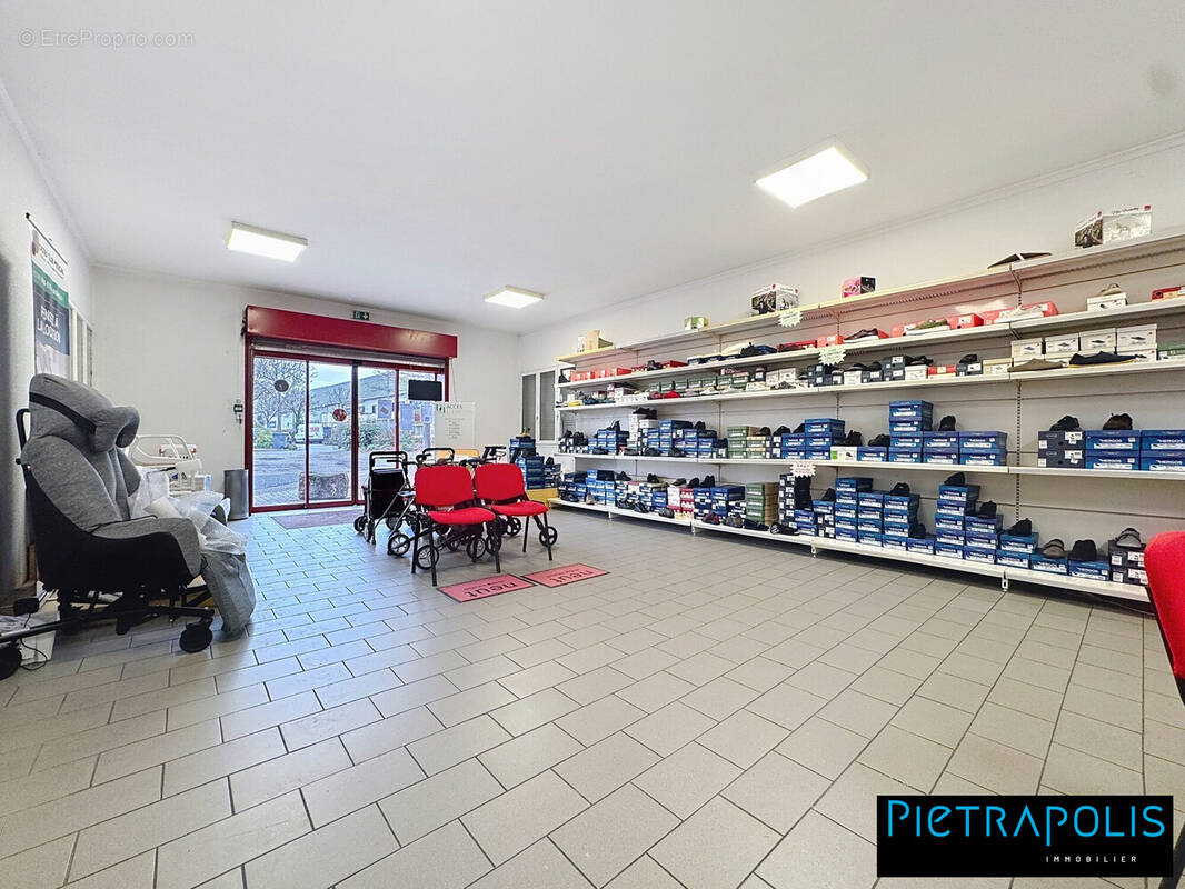 Commerce à CRAPONNE