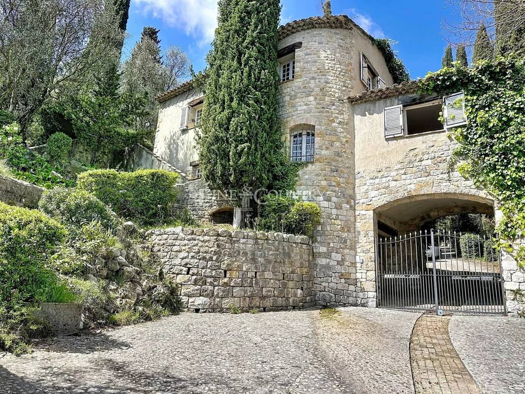 Maison à TOURRETTES-SUR-LOUP