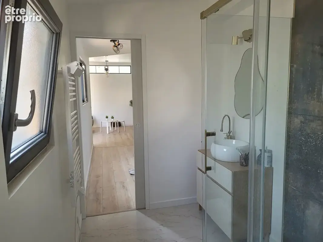 ROCHEFORT proche centre maison rénovation de qualité de type 2 avec extérieur intimiste - photo 9