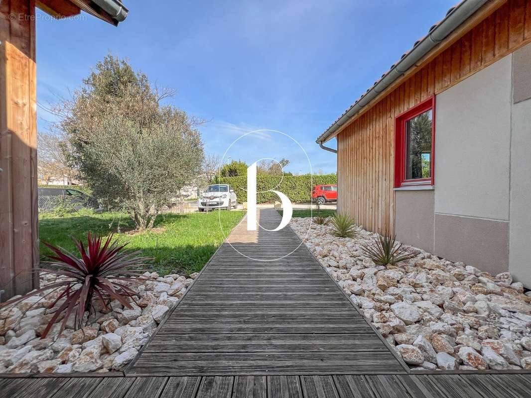 Maison à VALLON-PONT-D'ARC