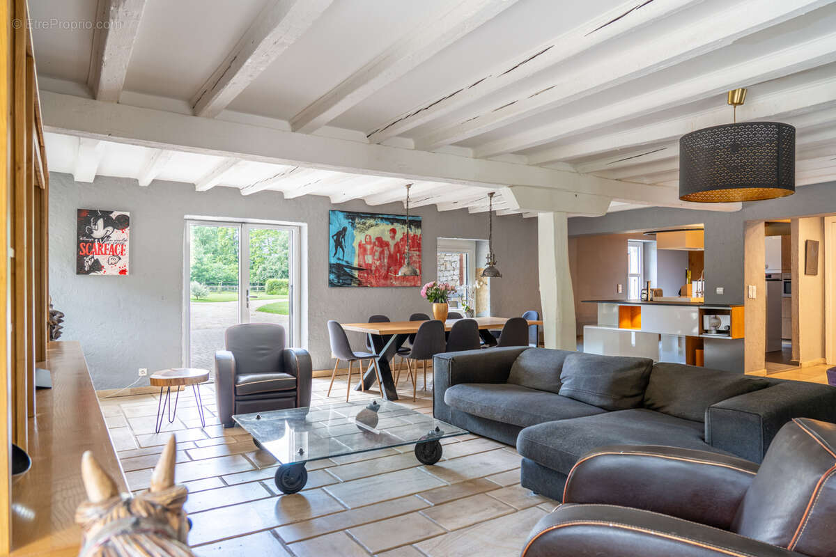 Maison à SAINT-GENIS-POUILLY