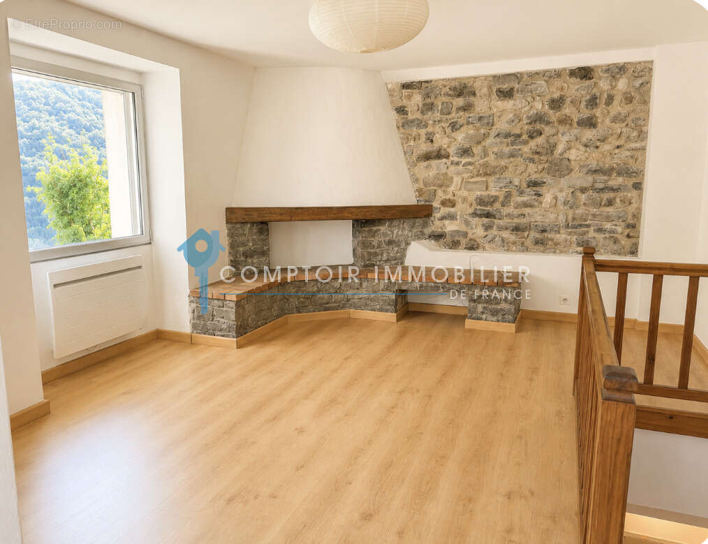 Meyras   Maison individuelle avec 3 800 m2 de terrain attenant, bois et vue dégagée - photo 7