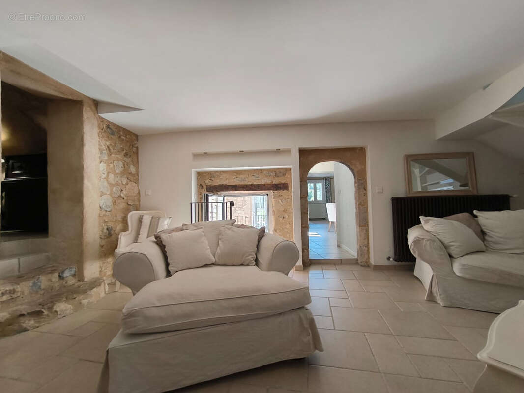 Mirmande. propriete en pierre de pays. renovee en totalite  223.72 m2. parc 1527m2 clos. piscine. dependances - photo 11