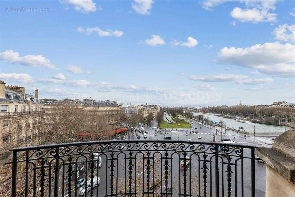 Appartement à PARIS-16E