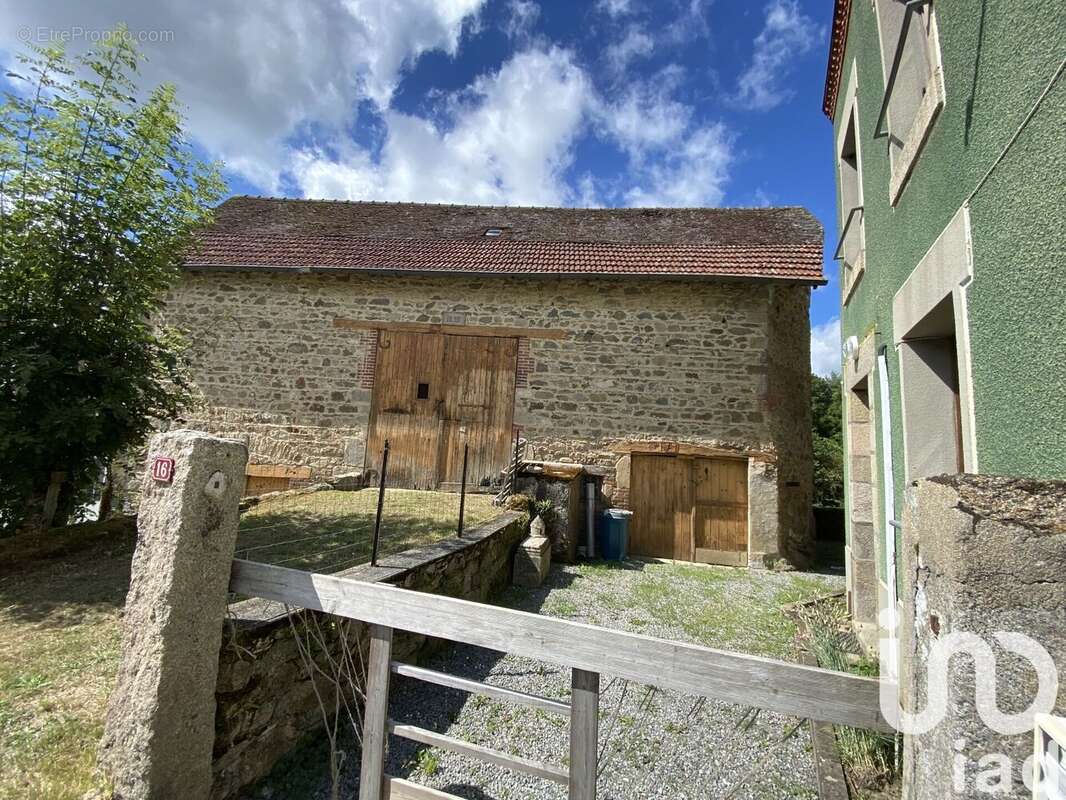 Maison 90 m² à Saint-Quentin-La-Chabanne  - photo 2
