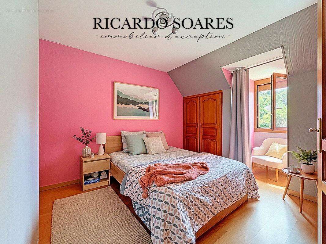 60940 angicourt - maison familiale 149m² / 5 chambres / veranda 40m² / sous-sol total + garage / terrain 673 m² - photo 14