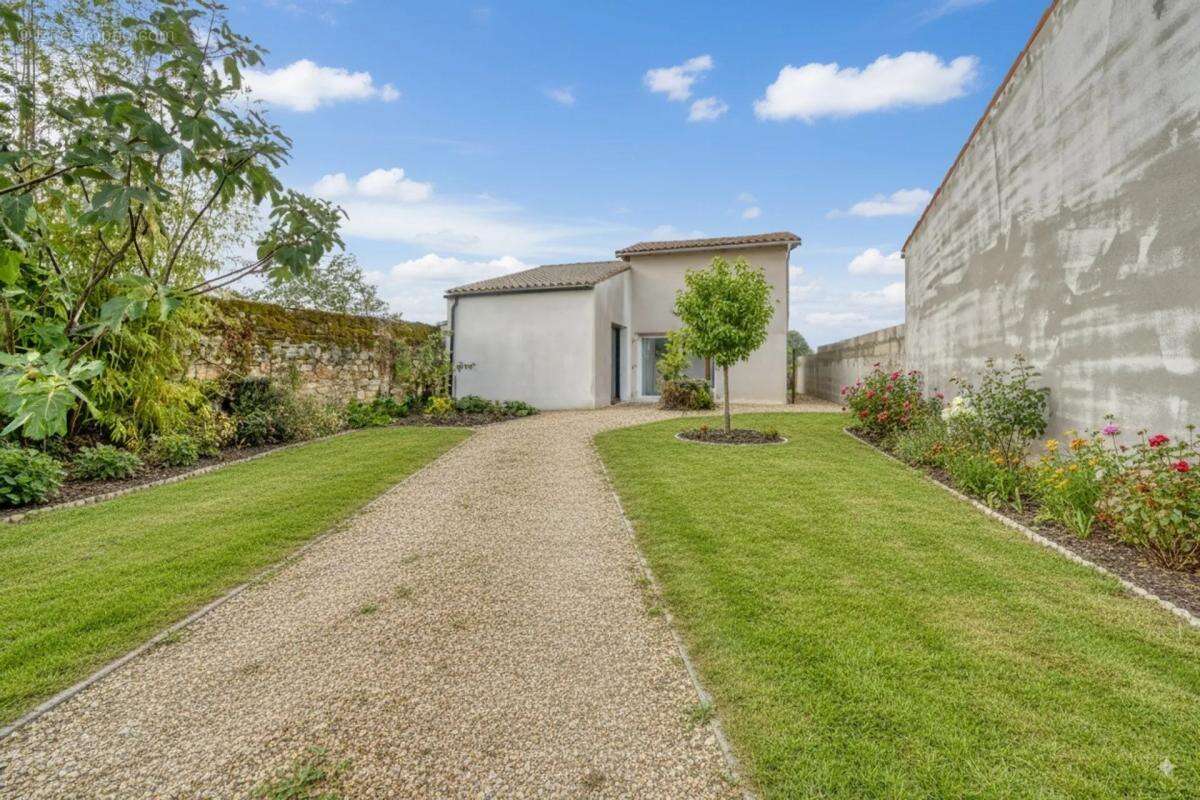 Maison à TONNAY-CHARENTE