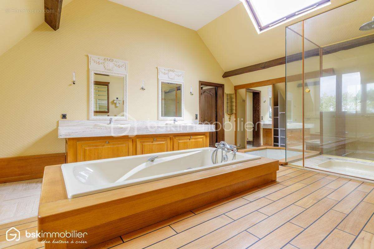 Maison de caractère 326 m² – Hyper-centre Châteauroux – Gros potentiel - photo 15