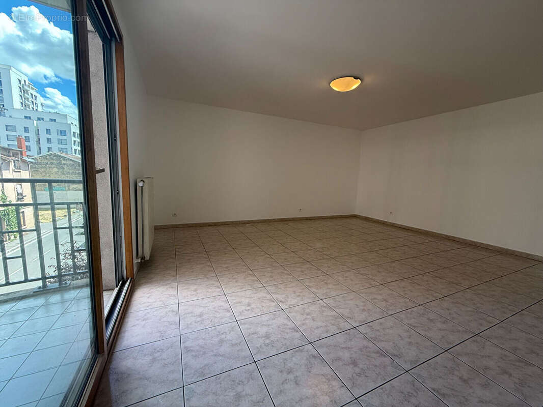Appartement T3 Villeurbanne Gratte ciel, balcon à vivre, cuisine équipée, rénové, possibilité garage, DPE C - photo 4