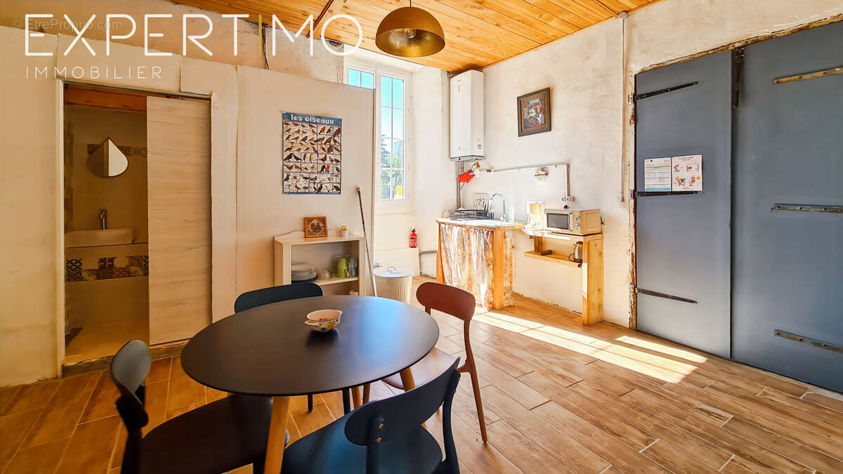 Manoir d'une superficie habitable de 338 m2 avec dépendances sur un terrain de 3,6 hectares - photo 14