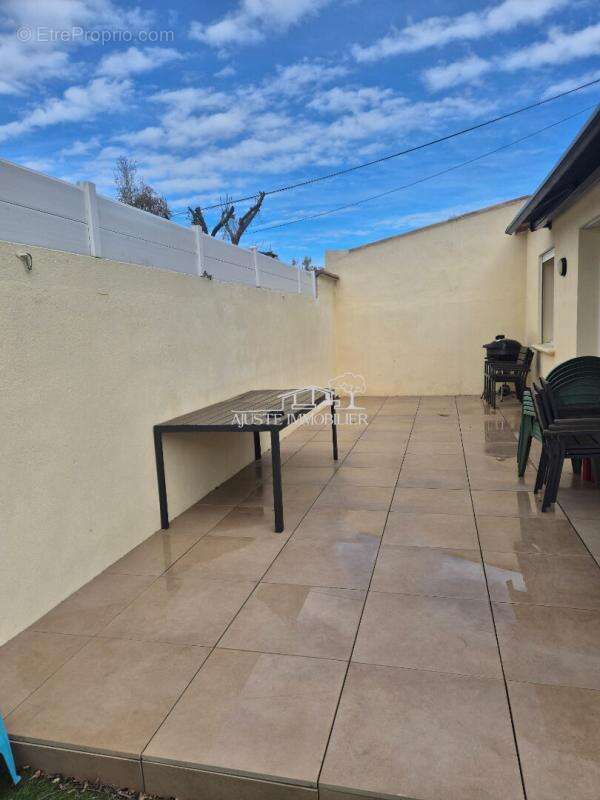 Maison à SAINT-VICTORET