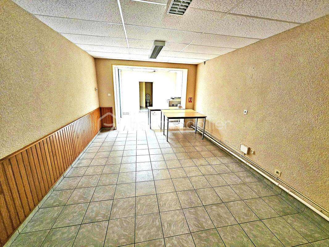 Commerce à LA PACAUDIERE