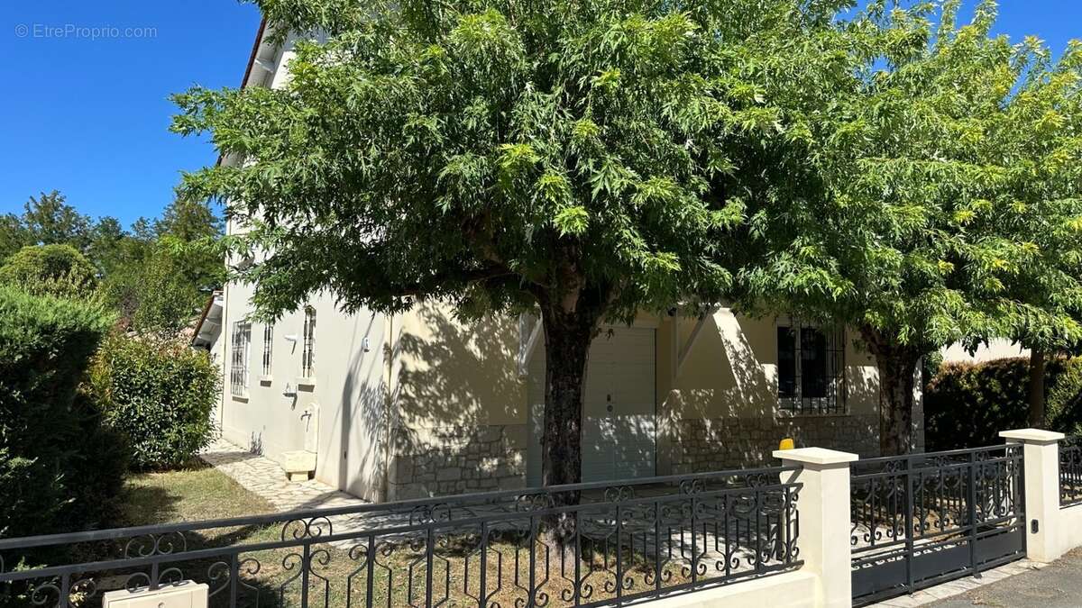 BERGERAC – Maison familiale de 174 m² avec garage, terrain 390 m² - photo 4