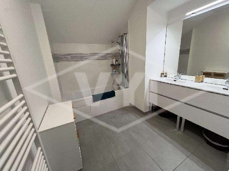 Appartement à COMBS-LA-VILLE
