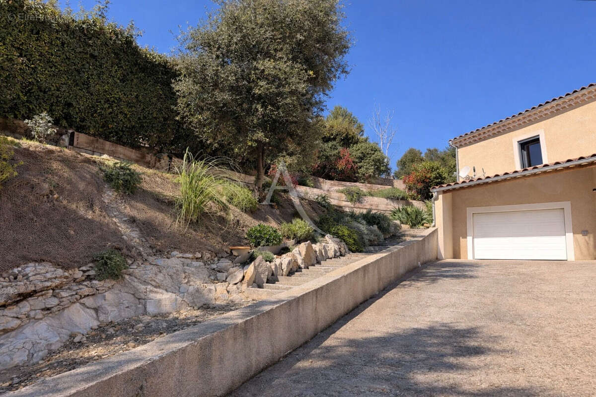 Maison à GREOUX-LES-BAINS