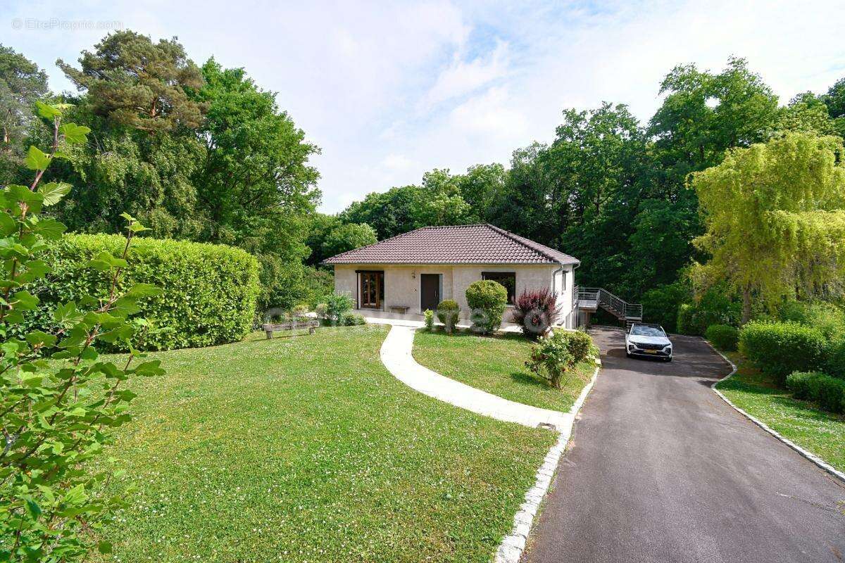 Cadre exceptionnel en lisière de forêt – Maison avec piscine à Pange - Terrain de 15 ares environ - photo 4