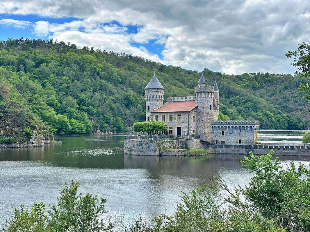 Maison à SAINT-PRIEST-LA-ROCHE