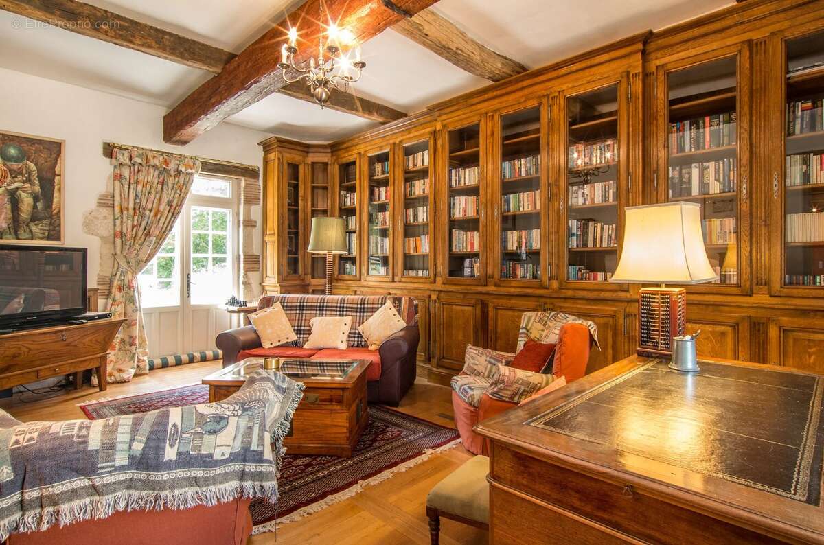 Château à 10 minutes de Bergerac avec maison d'amis et de gardien, piscine, tennis et dépendances - photo 13