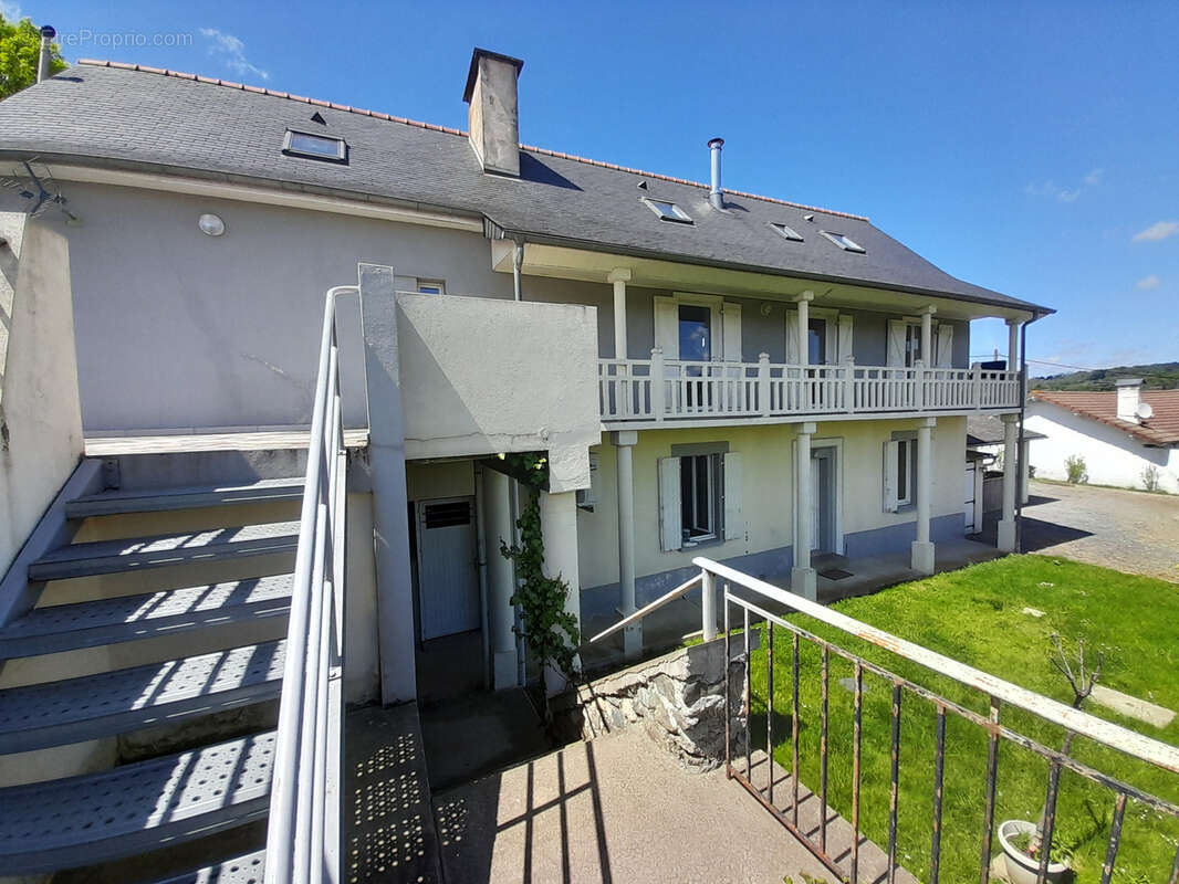 Maison à POUEYFERRE