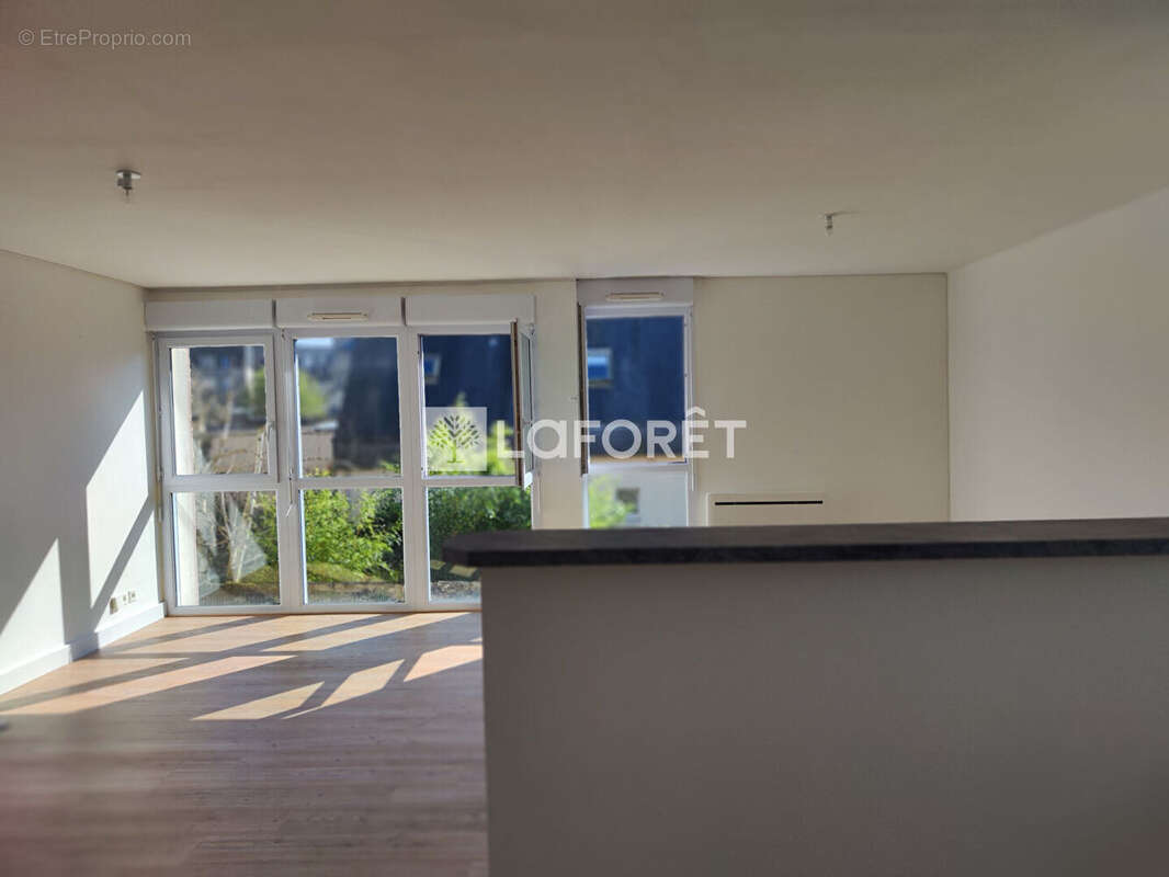 Guingamp centre, appartement rénové . - photo 4
